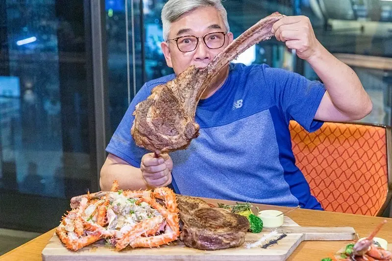 【高雄-美食住宿】英迪格酒店.PIER NO.1高空夜景酒店.52盎司戰斧牛排加帝王蟹.波士頓龍蝦.半自助吃到飽