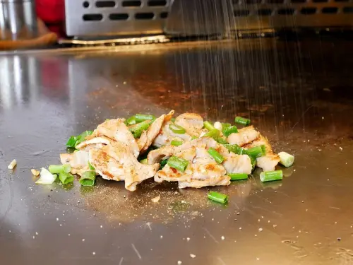 台中鐵板燒，主菜選擇超豐富，套餐有海有陸超划算，還有白飯免費吃到飽-八蒔鐵板燒teppanyaki