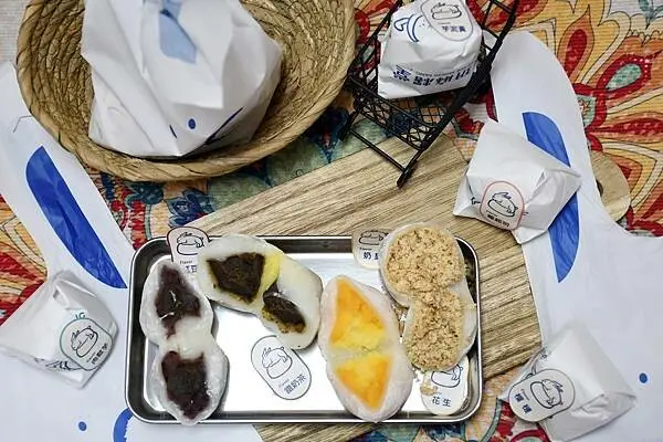 高雄市左營區兔兔搗麻糬搗到地球來～超多口味的兔兔麻糬，今天你想吃什麼味？【米玥麻糬堂（高雄義享店）】爆漿的麻糬，