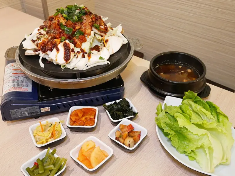 台中一中韓式料理，隱藏在巷子裡的正統韓式餐點，大推芝必麵夏天別錯過，~KIM DADDY