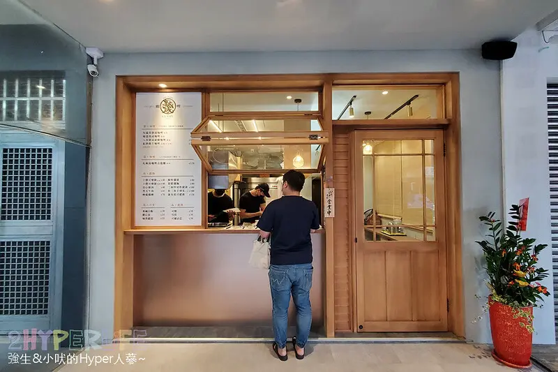 要吃熟成咖哩指定就吃這間，香濃的味道讓你忘不了～牛丁牌熟成咖哩所疫情期間外帶可免費加飯加醬一份，也有配合外送平台哦！