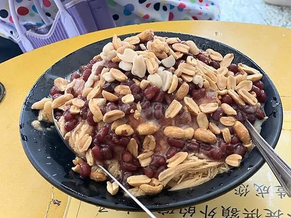 雙溪必吃三大美食【雙溪蔡冰】招牌必點紅豆花生雪花冰/營養三明治3條100元/海山餅店寒天布丁蛋糕/雙溪老街不能錯過的在地美食