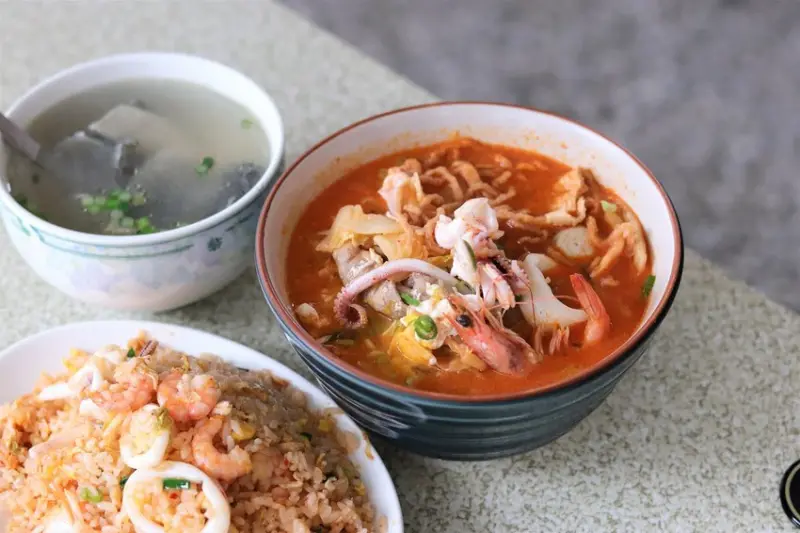 台南唐家泡菜館｜泡菜推薦！湯頭順口的泡菜鍋燒意麵超人氣，豐富海鮮炒飯！台南美食｜附菜單介紹｜梅森IG：maysun_boy