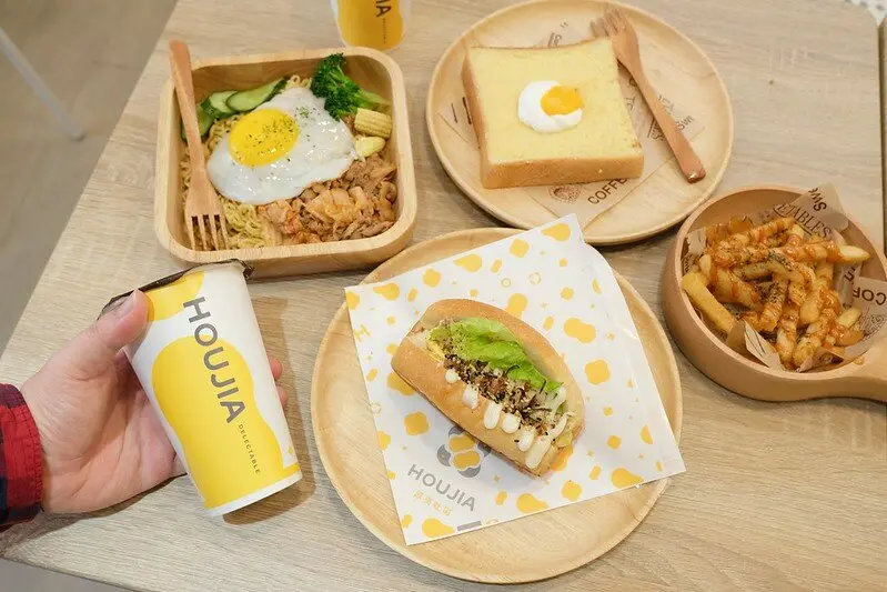 【新北板橋早午餐推薦】HOUJIA 厚夾吐司，厚夾吐司堡口味多種，最愛「厚蛋鮪魚吐司堡」，口感柔軟超好吃!（近捷運新埔站，致理科大對面）