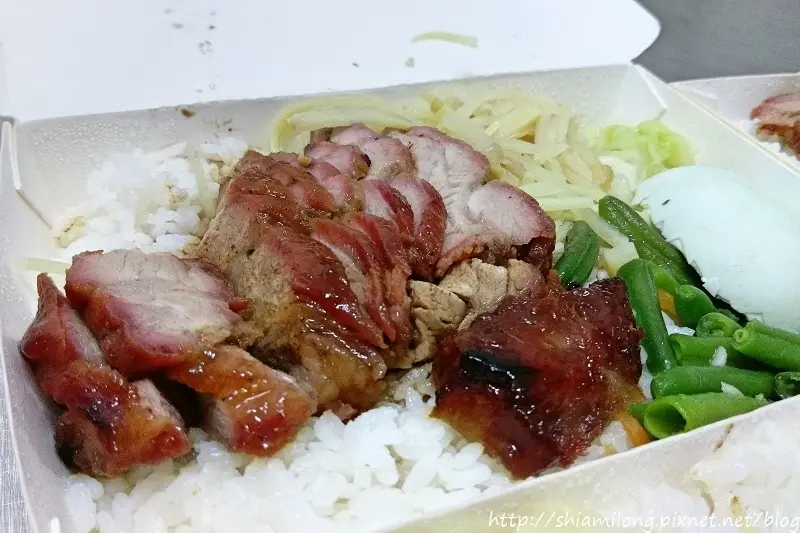 【台南】東區 ★ 聚香園燒腊快餐 - 老字號排隊便當店，念念不忘這裡的脆皮肉~