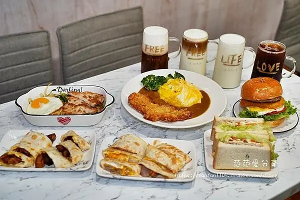【新莊早午餐】伴心早餐 #芋泥乳酪 #秘汁控肉蛋餅 #炒泡麵 #咖哩豬排 多種特色經典早午餐