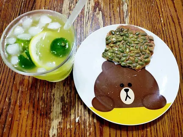 宅配美食分享"南投伴手禮-埔里珍棧南瓜瓦片"真材實料的十足美味!!南瓜籽滿滿的營養餅乾