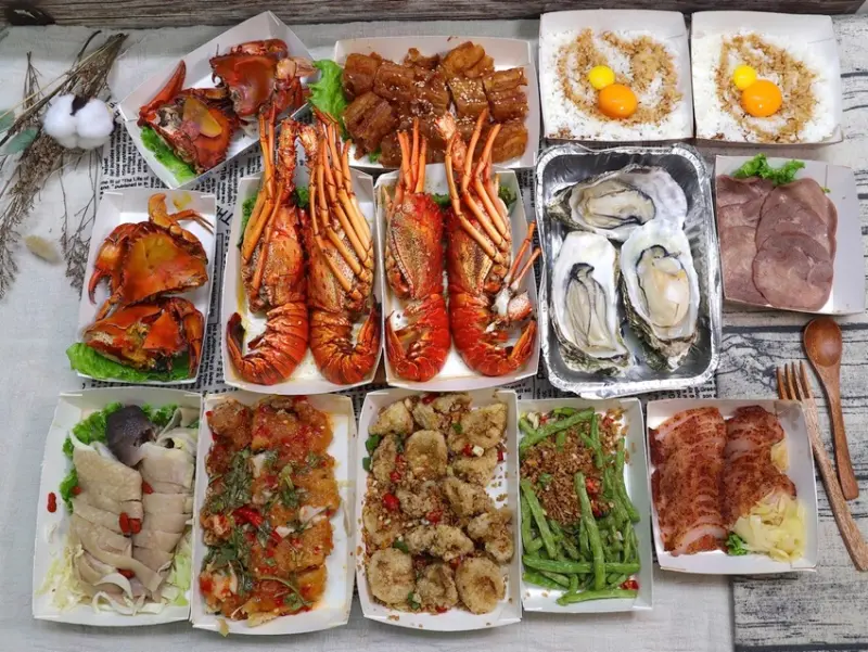 府城騷烤家 Fu-Cheng Barbecue：台南火車站後站附近的人氣燒烤店.雪人豬油拌飯超可愛~防疫期間推薦外帶痛風餐.也能在家安心享受美食/台南防疫外帶店家推薦 - 進食的巨鼠