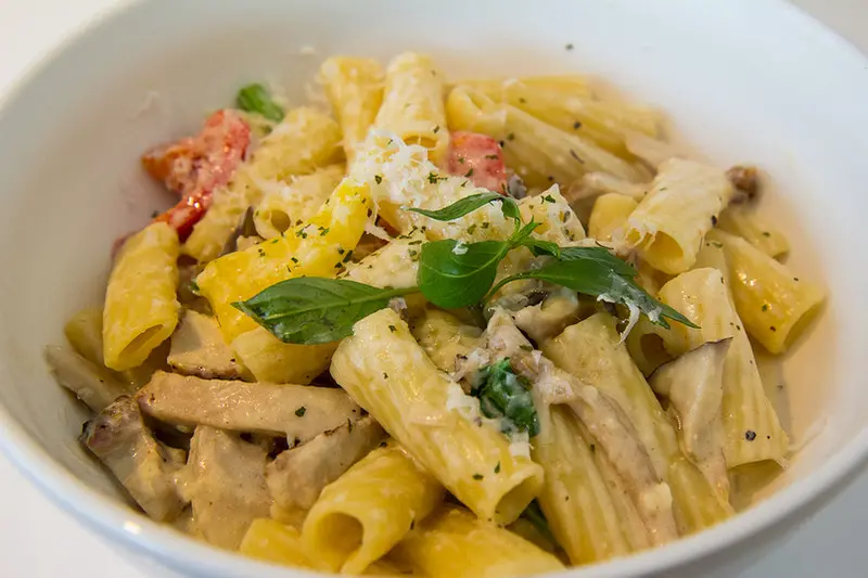 [美食] 台南 成大 KAFFE@HOME 我在家．咖啡 用大碗公吃義大利麵