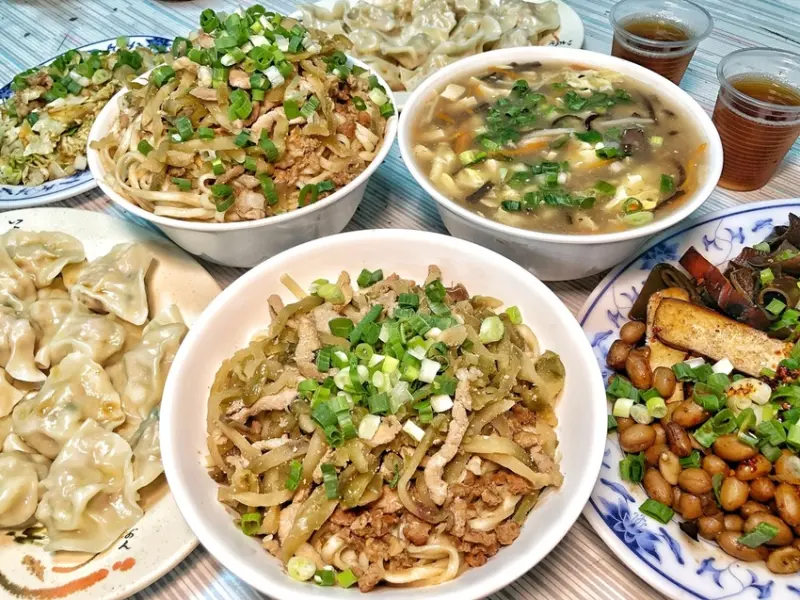 【 台南 ‧ 北區 】俗嘎大碗的水餃之家 水餃飽滿紮實 乾麵便宜又好吃 經濟實惠的銅板價 酸辣湯/水餃人氣必點