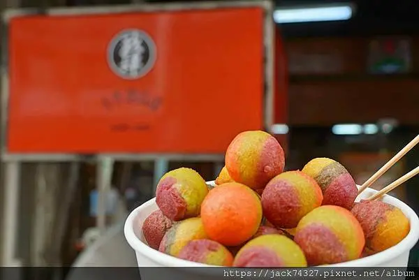 {台中美食}台中最新排隊打卡美食：「玖肆地瓜球」使用天然食材調色製作超夢幻寶可夢地瓜球，外皮酥脆裡面Ｑ彈超美又超美味！