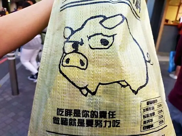 台南豬飼料柑仔店~吃胖倒底是誰的責任~想告白不知如何說嗎~油漆桶告白爆米花~告白最佳利器~有趣味的柑仔店~