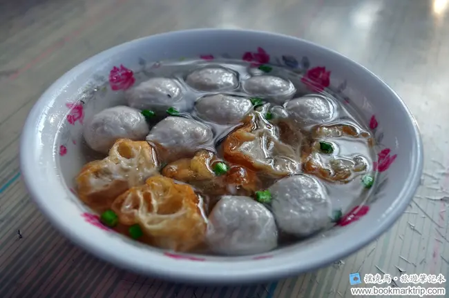 古堡蚵仔煎：美味的蚵仔煎及虱目魚丸湯