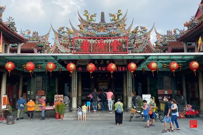 桃園大溪旅遊／走訪《神之鄉》聖恩社大溪普濟堂！每年農曆6月24號關聖帝君誕辰是大溪人第二個過年 - 跟著華少吃吃吃