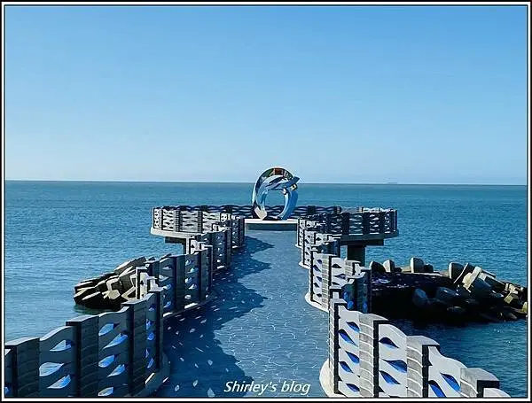 新北三芝 ‧ 淺水灣芝蘭公園海上觀景平台、後厝漁港彩繪倉庫