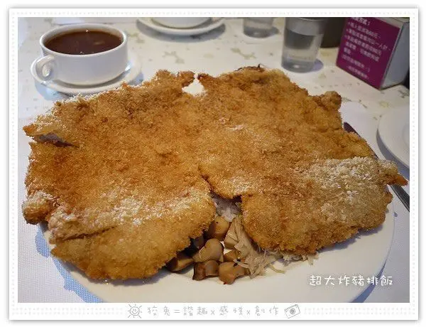 [台南食記] TIMA異國料理~有牛胃的年輕人最愛的安平餐廳‧傳說中的超大炸豬排飯！確實比臉還要大耶！