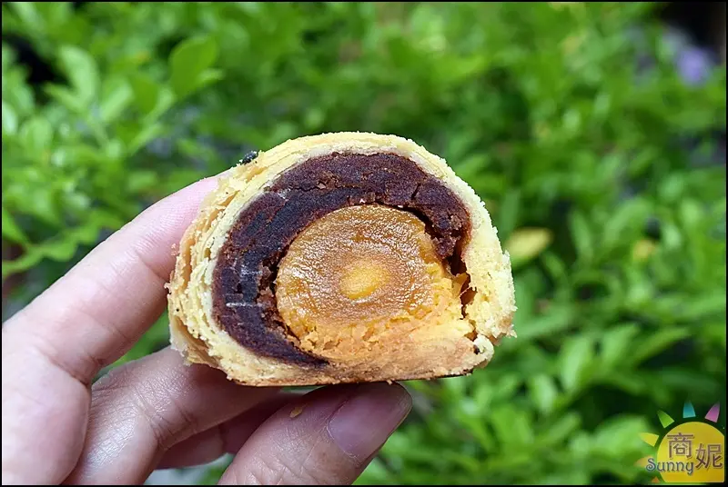 窯幸福。網路爆紅被披薩耽誤的蛋黃酥!超人氣蛋黃酥一週只賣3天沒預約吃不到-商妮吃喝遊樂