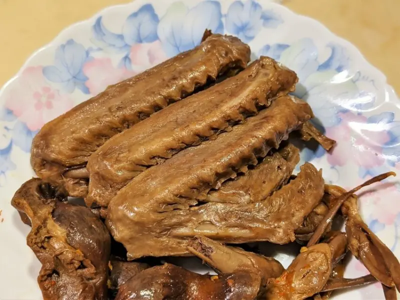 來呦私房料理｜婆婆媽媽最愛的刷嘴冰鎮滷味！超大隻的吮指鴨翅！宅配美食推薦、滷味推薦、雞爪推薦、下酒菜推薦