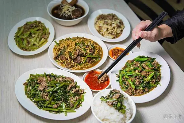 新竹新豐美食-東林炒羊肉，求新求變的台式炒羊肉讓各地饕客聞香而來！特色羊肉炒麵更是一絕