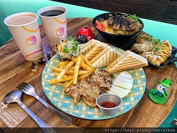 【西門町早午餐】早安亞譜台北延平店。馬卡龍色系夢幻用餐環境，享用豐盛盤餐，讓人充滿活力的早餐！