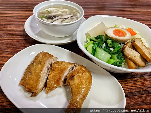 【嘉義西區美食】樂食坊。五菜一肉一飯只要60元！隱身巷弄內的美味便當，附樂食坊菜單