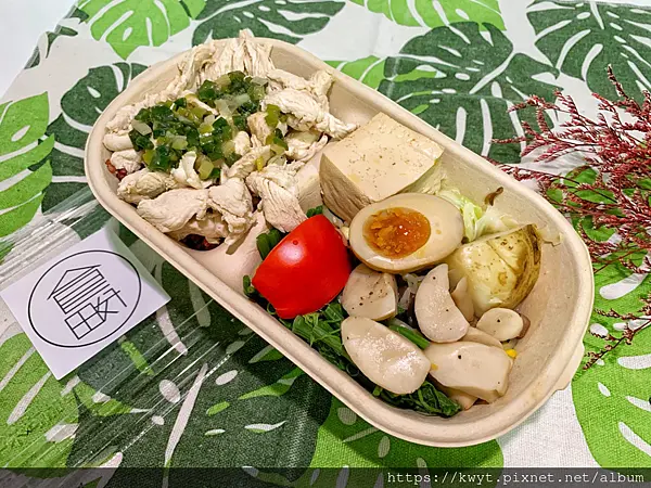 【台南新市區外帶優惠】田田好食。低升醣健康餐盒一個只要90元！主餐+8種配菜，多種營養一次滿足！