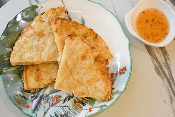 台北市大同區月亮蝦餅界的巨石強森～你吃過嗎？使用台灣蝦製作皮薄酥脆、內餡鮮甜彈牙的月亮蝦餅【良品開飯】給你三種不