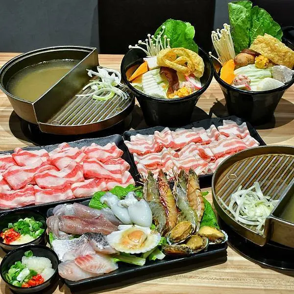 【新北蘆洲】饗食鍋 蘆洲旗艦店，蘆洲平價火鍋選擇，選擇有彈性又豐富，可依喜好點餐，自助吧無限供應，開幕期間8折優惠