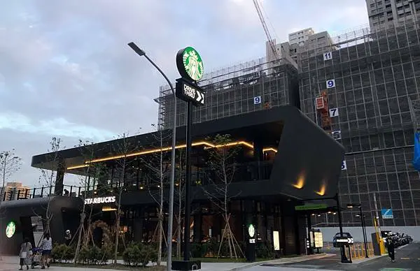 [ 新竹星巴克 ]星巴克新竹關埔門市/輪船S造型/星巴克得來速免下車/星巴克酒精飲品/新竹好市多附近星巴克