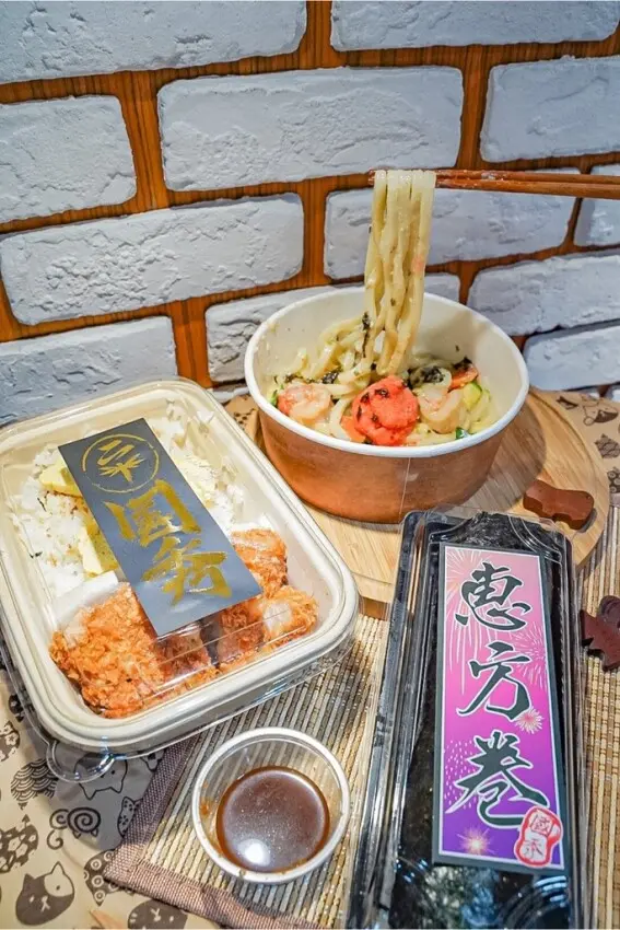 | 高雄美食 |招牌明太子烏龍麵超讚/外帶回家吃還是很酥脆的豬排/國秀食堂