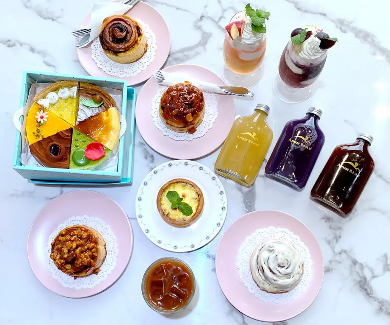 狐狸小姐咖啡廳》迷幻夜光森林B612 星球超特別 七彩夢幻樓梯好好拍 瀑布球池好好玩 肉桂捲好好吃 星空飲料