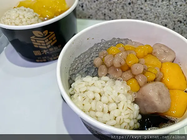 【台中西區冰店】圓木嫩仙草台中大業店。古法製作嫩仙草，必加手工芋圓地瓜圓，台中下午茶好選擇！附菜單