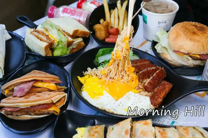 起床就在香港!一早就吃公仔麵、菠蘿堡!小清新平價早午餐，必點炒泡麵、花生醬堡、打拋系列「早餐山丘台南湖美店」 - 台南好Food遊