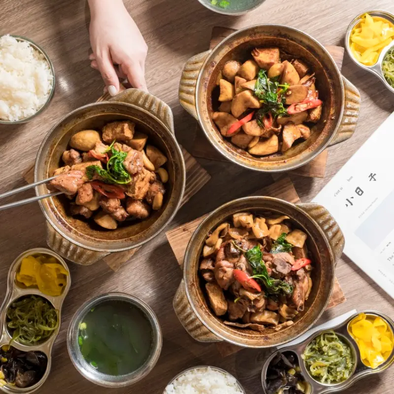 台北美食 品三杯｜白飯小偷在這！ 套餐式「獨門三杯料理」人氣必吃，招牌三杯雞鹹香又涮嘴 · 算命的說我很愛吃