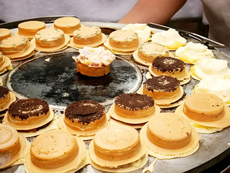 基隆廟口夜市人氣車輪餅，連食尚玩家都曾拜訪，芋頭超好吃一定要試試!