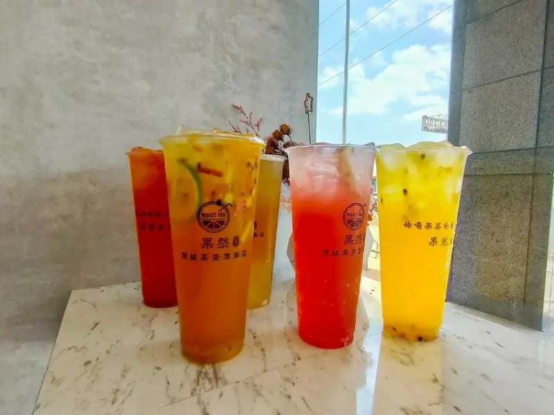 中園路上真材實料的好喝水果茶，葡萄柚綠茶爆好喝料超多，現在還可以買一送一