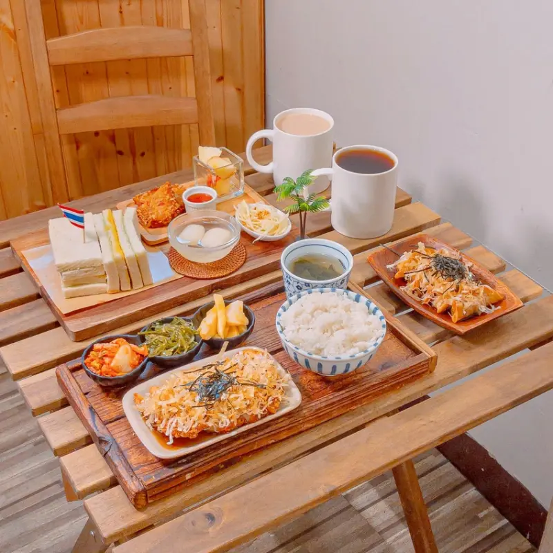 偽出國泰式套餐、大阪燒豬排，特色的中和巷弄早午餐 | 【新北 中和區】初食朝午餐