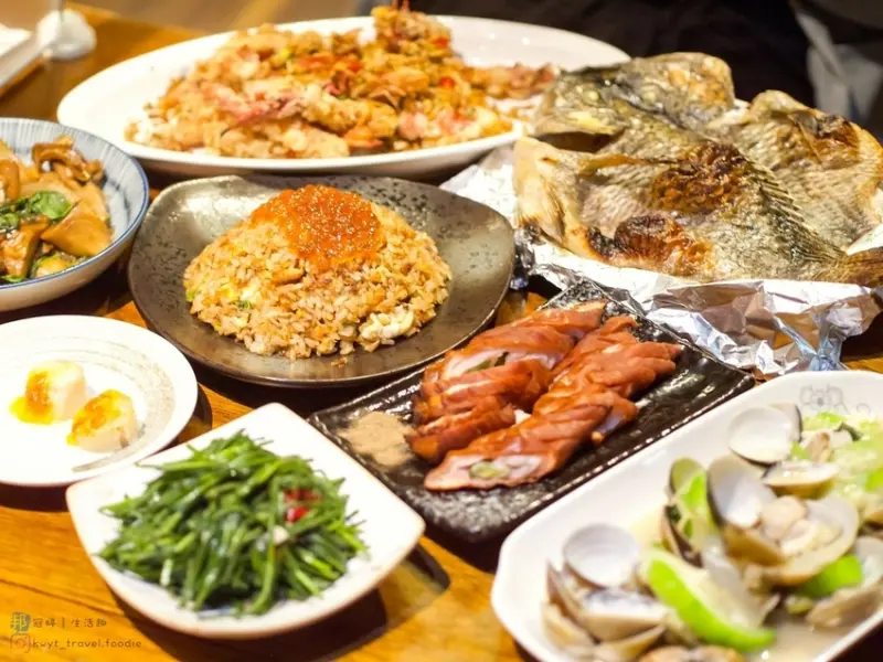 【2021中山區宵夜推薦】小燒肉夜食。捷運松江南京站美食，帝王蟹/松阪豬/海鮮熱炒吃到飽，長春路晚餐宵夜來這吃！最新菜單