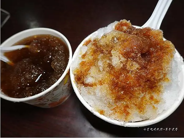 北橫角板山美食推薦/超過20年老店【角板山手工豆花黑糖挫冰】使用觀音洞山泉水製作非基改黃豆花/黑豆花。薑汁豆花四季皆有。挫冰料多(角板山形象商圈必吃)