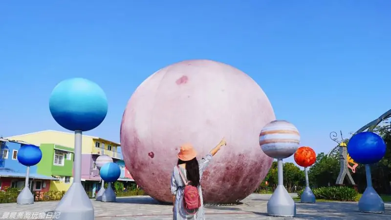 宜蘭景點｜期間限定【2021月亮什麼冬冬】超夢幻太陽系八大行星，白天夜晚都好拍，一起飛向浩瀚宇宙吧！！