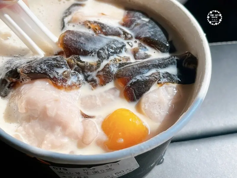 圓木嫩仙草 台中天津店，古法木柴窯燒嫩仙草+銅板大的手工芋圓，圓仔/豆花/飲料全部不超過50元的平價享受 - Cyndi love's享食天堂