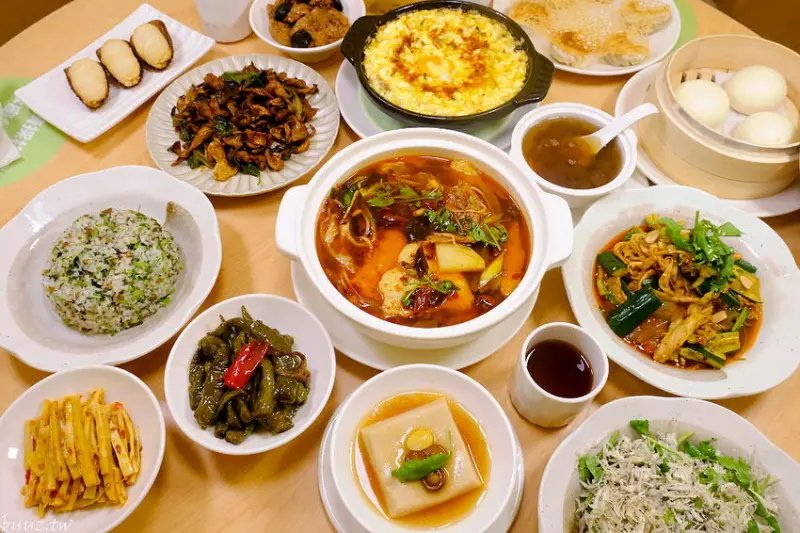 雅致禪風茶餐廳新開張，不葷主義，水煮魚、冰花鍋貼、口水雞都成了蔬食菜餚！