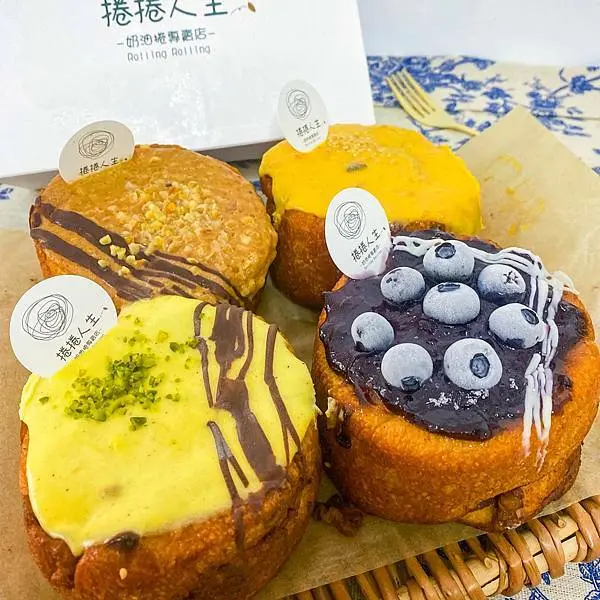 (台北車站美食)捲捲人生 北車大廳排隊美食伴手禮推薦 肉桂奶油捲 多種口味會選擇障礙 每顆超大滿滿的淋醬邪惡好吃