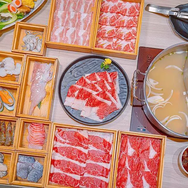 最強和牛火鍋吃到飽，軟嫩香甜和牛、多種冰品、熟食咖哩，超狂自助吧無限吃 | 【新北 永和區】有之和牛 鍋物放題