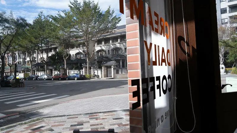 台中｜南屯  Creamy Daily coffee-豐樂公園旁街邊轉角韓系咖啡款 來喝咖啡吧!