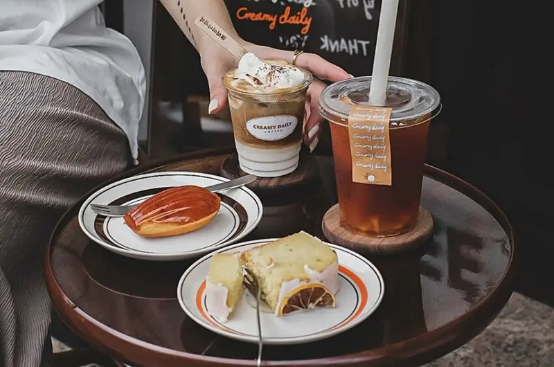CREAMY DAILY COFFEE║緊鄰豐樂公園旁韓系咖啡館，愜意下午茶吃甜點又好拍的小店，IG網美必收藏名單！