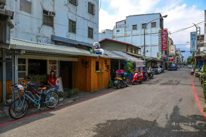 這間早餐店生意好好，平日中午還有不少在地學生！厚豬排醃製入味很好吃
