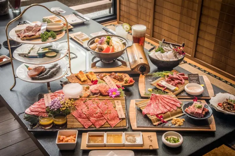 台中燒肉都要這麼浮誇？三國和牛聯軍強勢進攻！昭日堂超浮誇豪華和牛套餐！