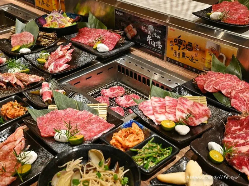 札卡燒肉│全台第一間輸送帶燒肉店就在台中，營業至凌晨兩點，主打個人燒肉套餐，最低只要620元起～