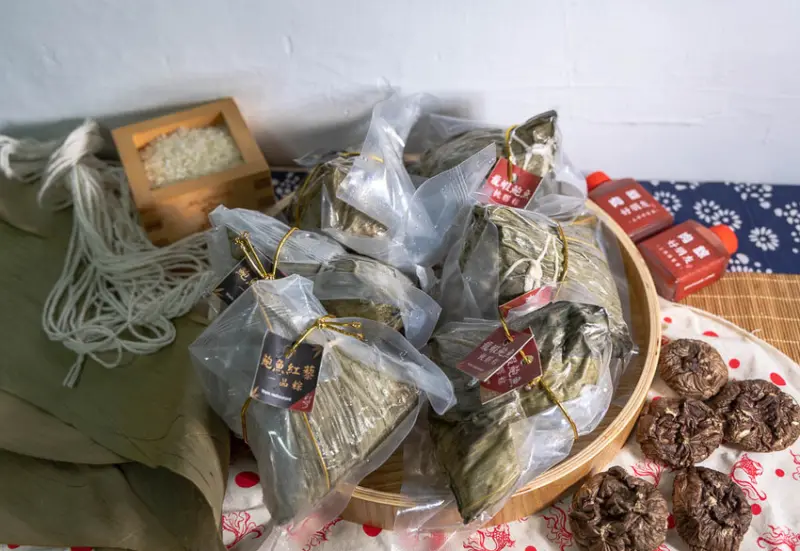 印月餐廳端午肉粽禮盒｜西屯區台中市–端午印景禮盒頂級美味粽子，餡料有著龍蝦、鮑魚、牛三寶三種口味可以